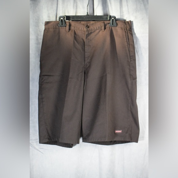 Dickies Men’s Brown Shorts With Cell Phone Poket Size 36 - Picture 1 of 3